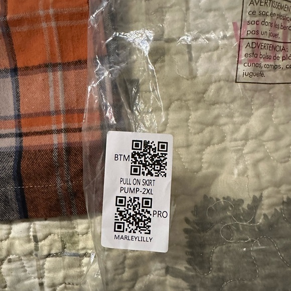 2x. Fits tight - Picture 4 of 6